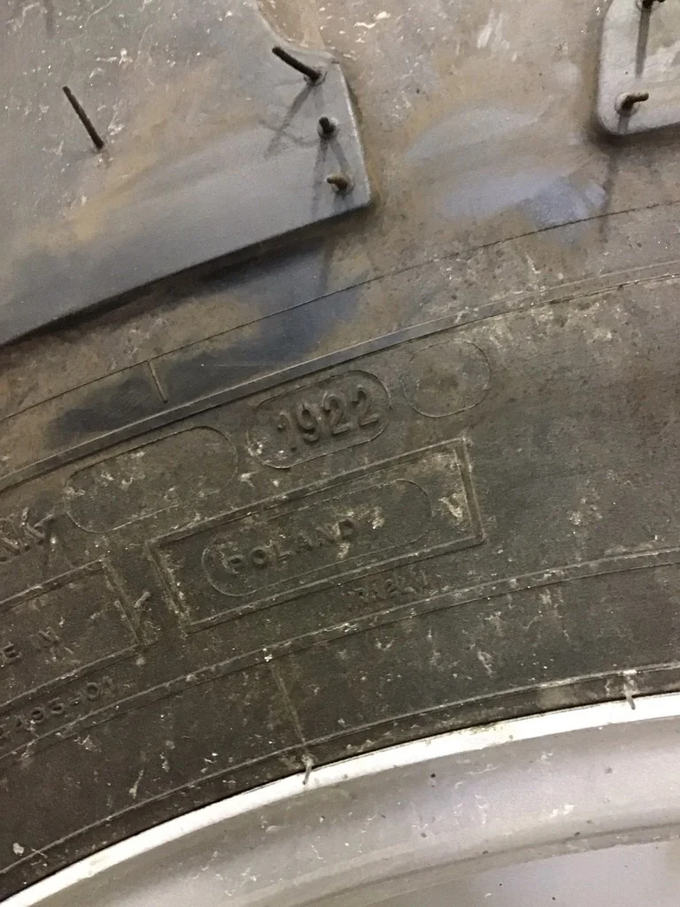 Take-Off 13.6R28 123A8 Michelin Agribib TL R-1W 95-100% On 12 x 28 (8-12.992-11.446) 4/2 Rail/Disc image 4