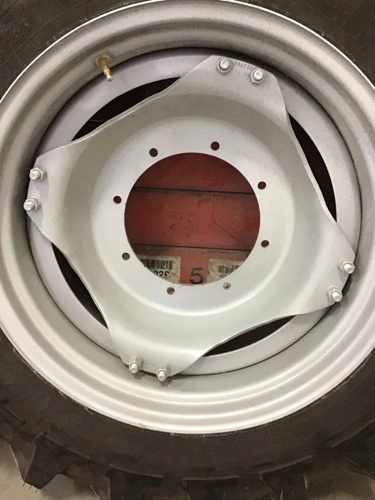 Take-Off 13.6R28 123A8 Michelin Agribib TL R-1W 95-100% On 12 x 28 (8-12.992-11.446) 4/2 Rail/Disc image 5