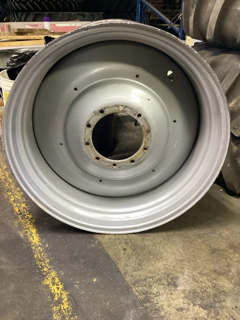Used 23 x 42 (10-13.19-11.07) Case Silver Titan Dual Wheel Mild Rust, Chipped paint/scratches
