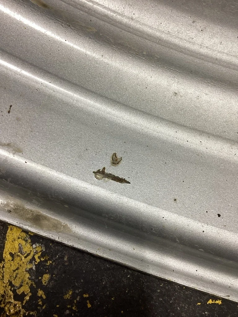 Used 23 x 42 (10-13.19-11.07) Case Silver Titan Dual Wheel Mild Rust, Chipped paint/scratches image 3