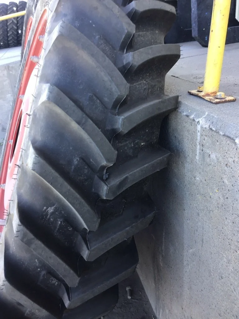 Take-Off IF380/90R46 165A8 Michelin Agribib TL R-1W 95-100% On 12 x 46 (10-13.19-11.07) R&R/Disc image 3