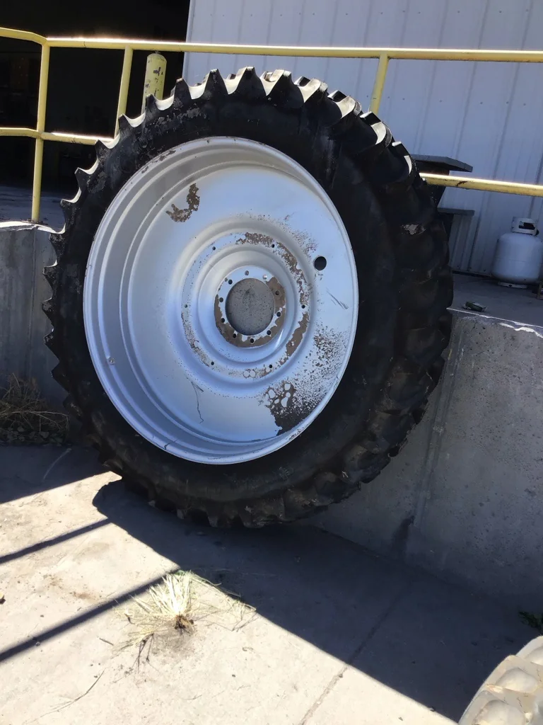 Take-Off 380/90R54 152A8 Firestone 9000 R-1W TL 95-100% On 12 x 54 10-13.19-11.07 Silver Dual Wheel