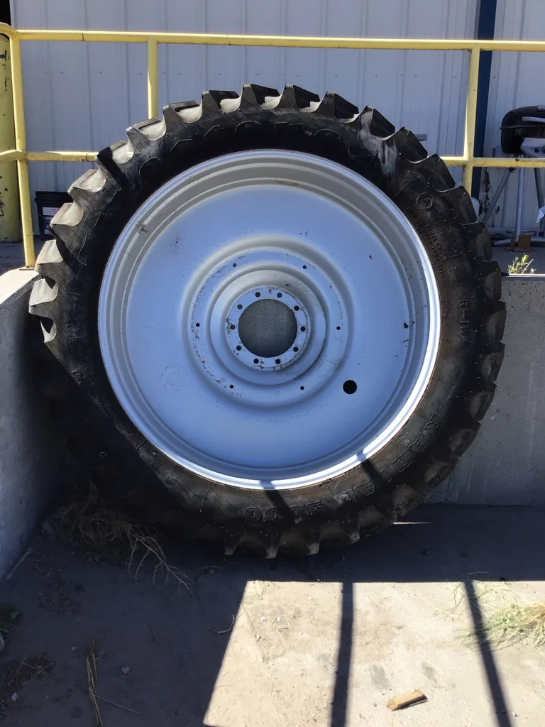 Take-Off 380/90R54 152A8 Firestone 9000 R-1W TL 95-100% On 12 x 54 10-13.19-11.07 Silver Dual Wheel
