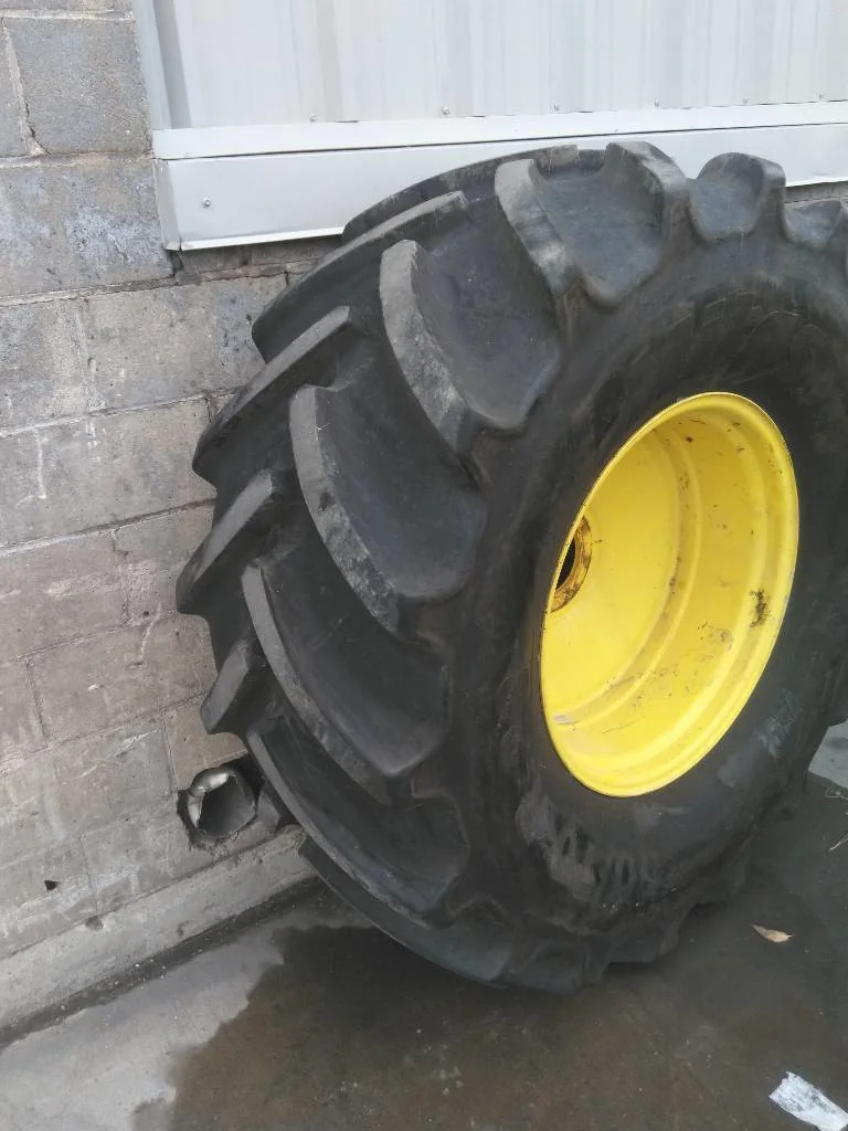 Take-Off 600/70R28 164A8 Mitas SFT TL R-1W 95-100% On 18 x 28 (8-8-6) Combine Wheel image 2