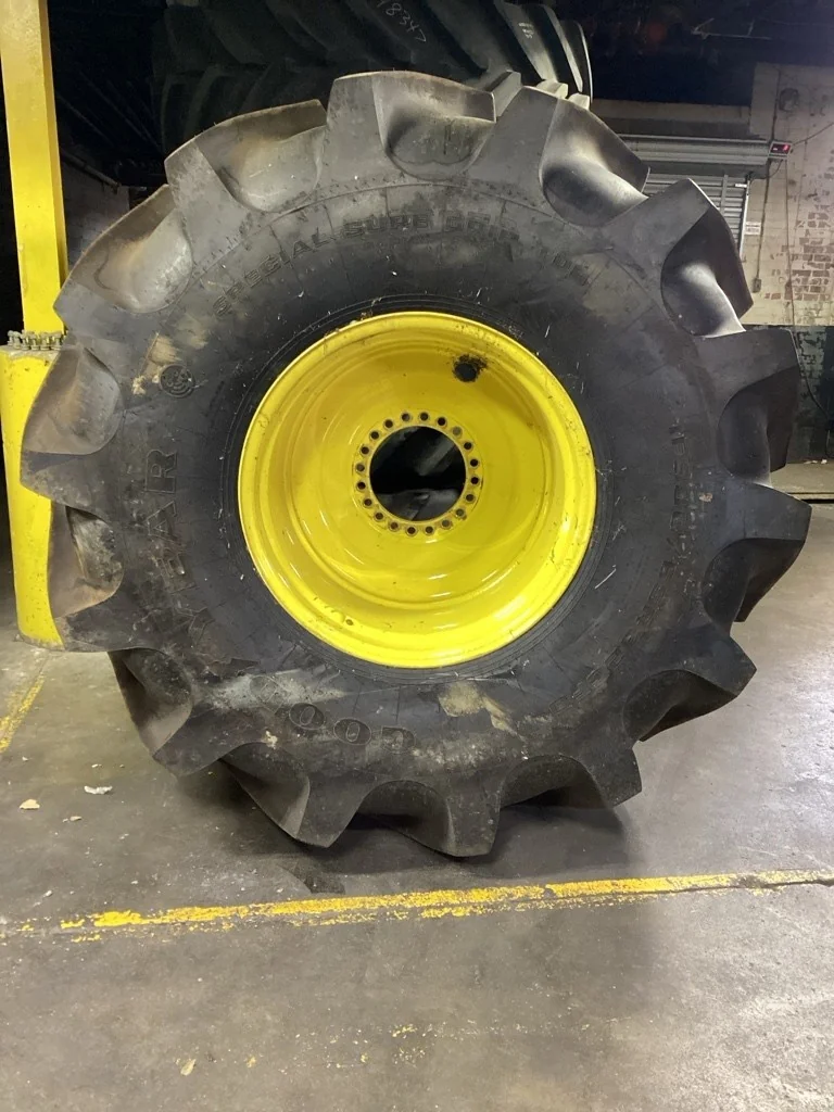 Take-Off IF900/65R32 191A8 Goodyear SS Grip CFO R-2 TL 95-100% On 30 x 32 20-13.19-11.07 Wheel