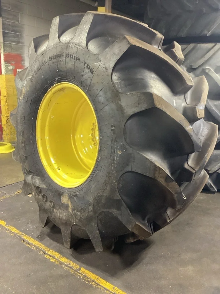 Take-Off IF900/65R32 191A8 Goodyear SS Grip CFO R-2 TL 95-100% On 30 x 32 20-13.19-11.07 Wheel image 2