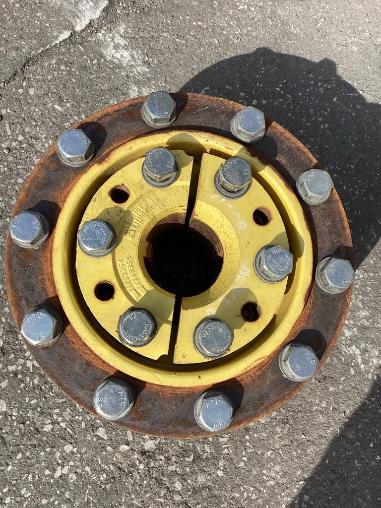 Used 92mm (3-5/8") JD OEM Hub 10 Bolt (10-13.19-11.07) (20MY)
