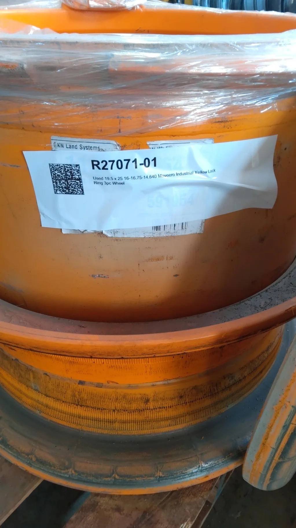 Used 19.5 x 25 16-16.75-14.640 Moveero Industrial Yellow Lock Ring 3pc Wheel image 4