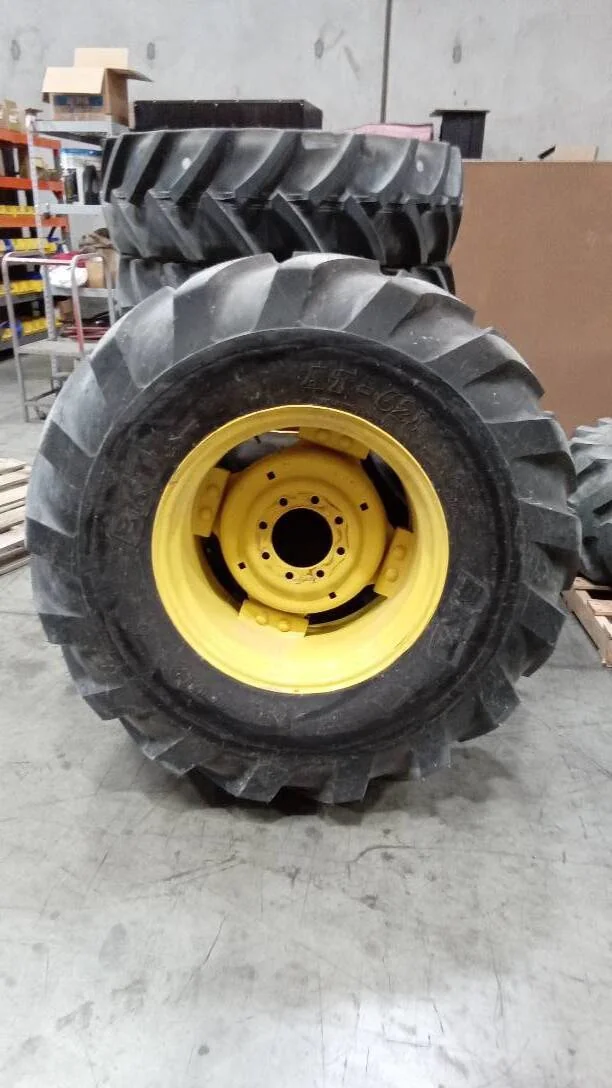 Take-Off 19.5L-24/12 BKT AT621 TL R-4 95-100% On 15 x 24 8-8-6 4/2 Clamp JD Yellow Wheel w/ Disc