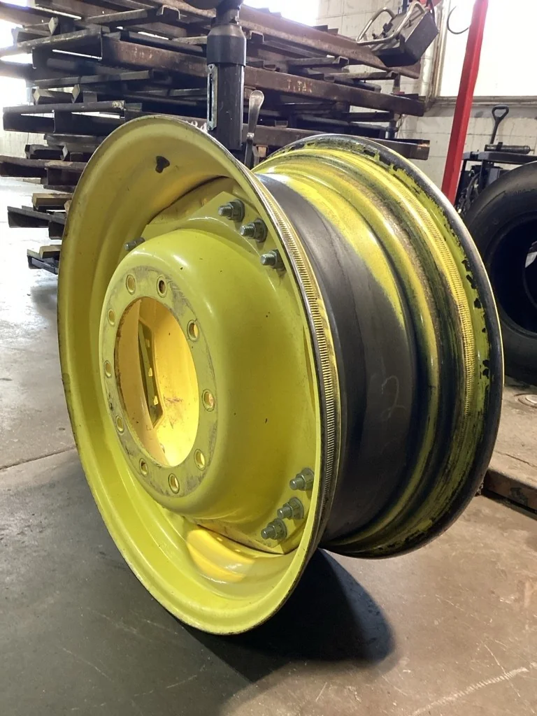 Used 13 x 30 (10-13.19-11.07) JD Waffle 3 Bolt With Disc ( Paint is in fair condition) image 2