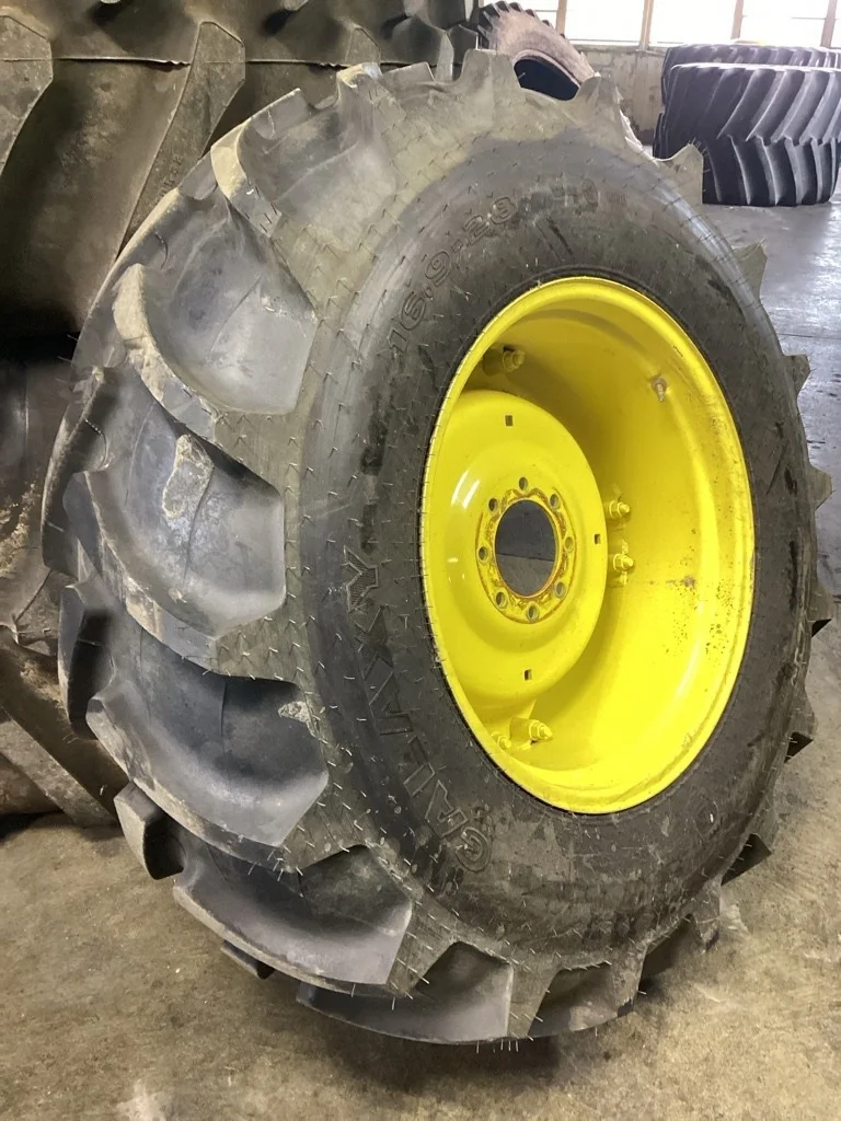 Take-Off 16.9-28 129A6 Galaxy Agrirtrac ll TL R-1 95-100% On 15 x 28 (8-8-6) 4/2 Clamp/Disc image 2