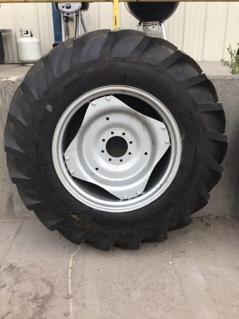 Take-Off 16.9-30 139A8 BKT TR-136 TT R-1W 95-100% On 15 x 30 (8-8-6) 4/2 Clamp/Disc