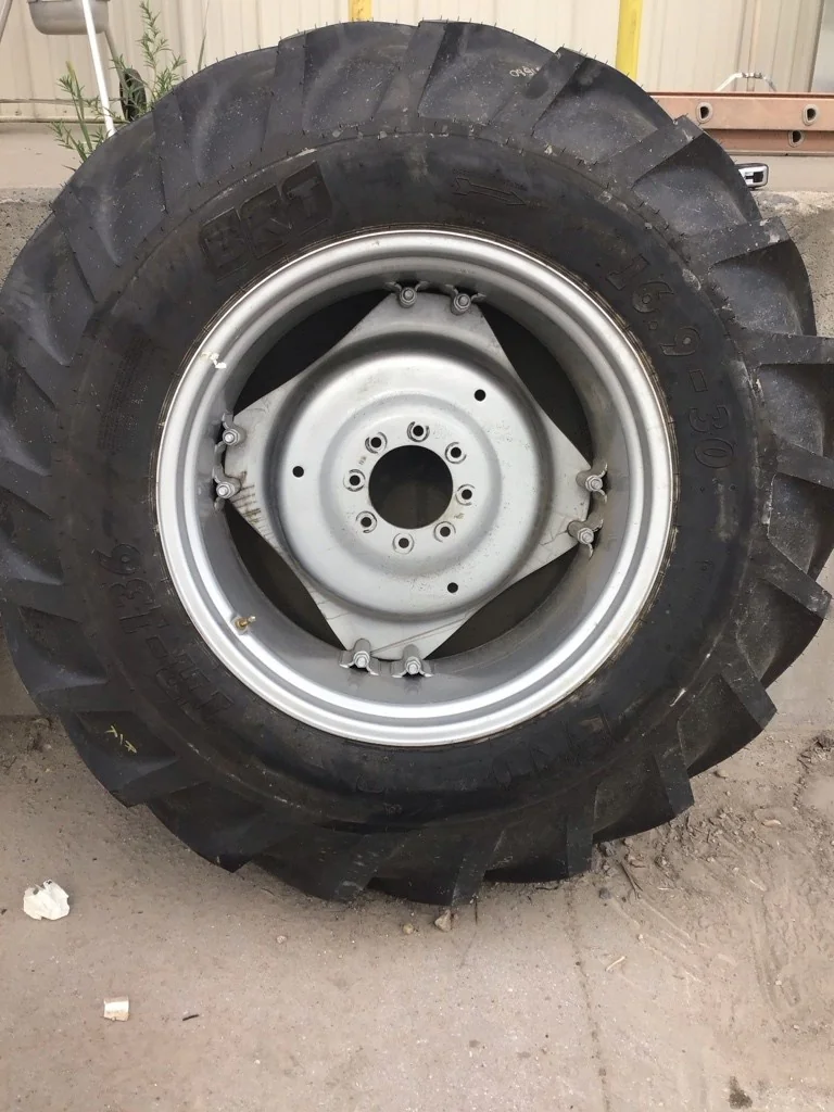 Take-Off 16.9-30 139A8 BKT TR-136 TT R-1W 95-100% On 15 x 30 (8-8-6) 4/2 Clamp/Disc image 2