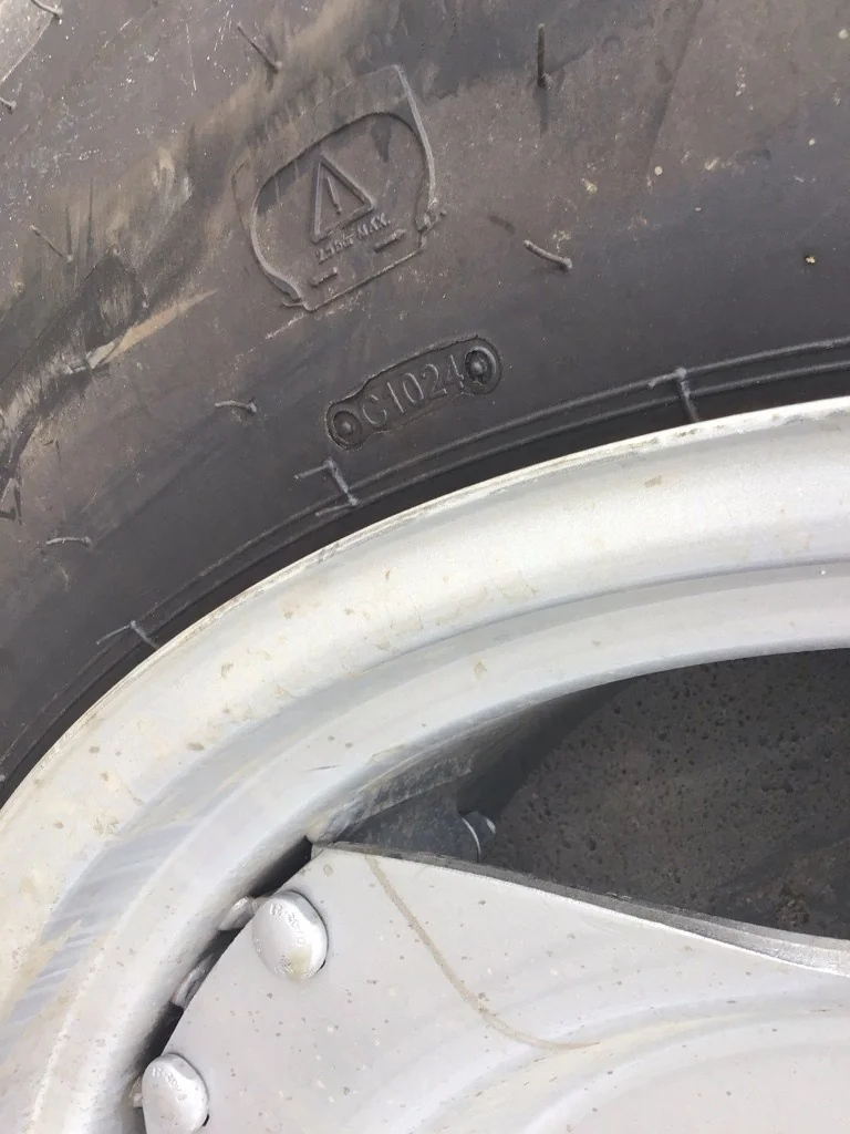 Take-Off 16.9-30 139A8 BKT TR-136 TT R-1W 95-100% On 15 x 30 (8-8-6) 4/2 Clamp/Disc image 4