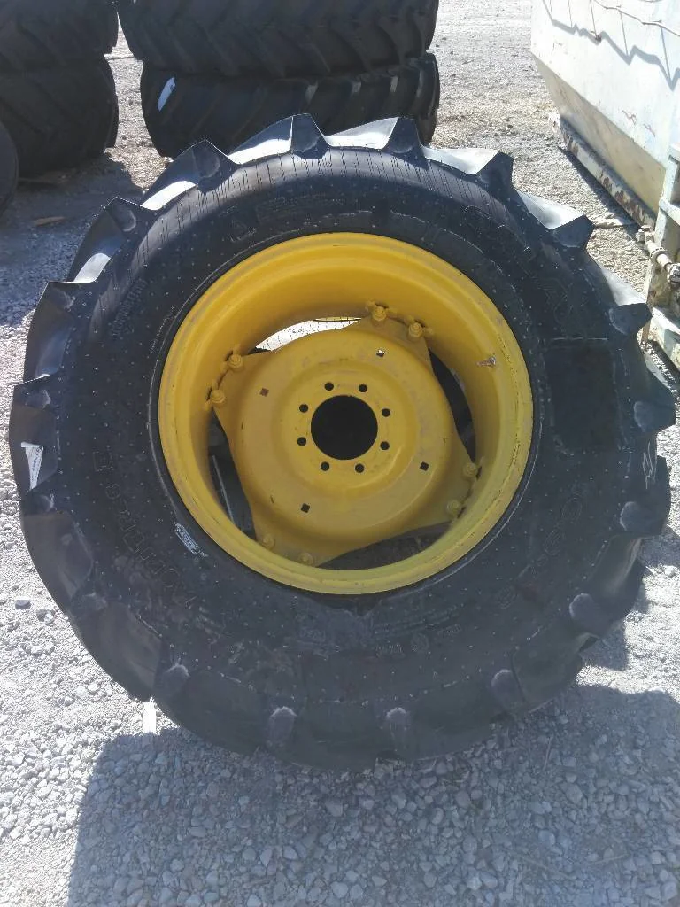 Take-Off 16.9-28 129A6 Galaxy Agritrac 2 TL R-1 95-100% On 15 x 28 (8-8-6) 4/2 Clamp/Disc image 2