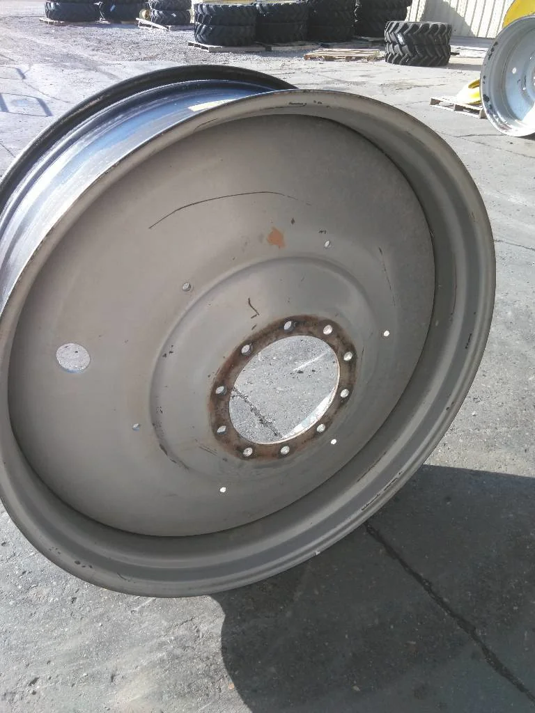 Used 16 x 46 (10-13.18-11.09-8.63IN) case Silver 10 Bolt Dual ( Paint in Poor Condition) image 3