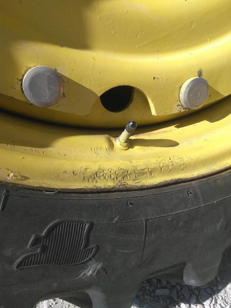 Used 10 x 38 Titan (10-13.19-11.07) John Deere Rim & Rail With Disc (Mild rust Paint is poor)