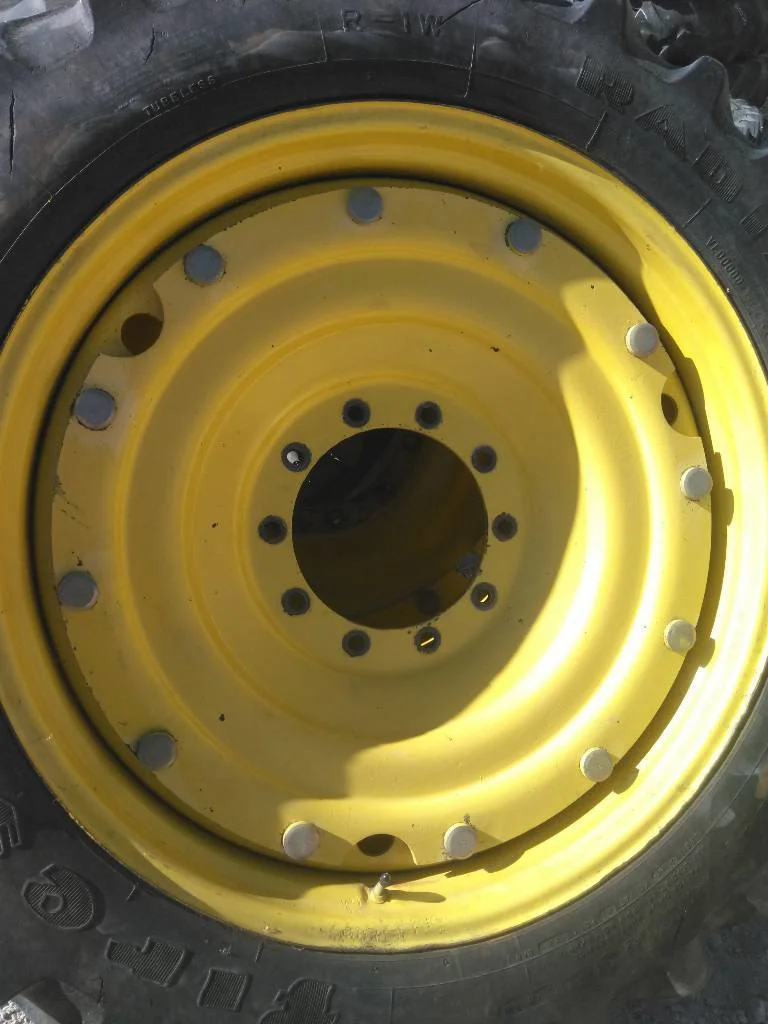 Used 10 x 38 Titan (10-13.19-11.07) John Deere Rim & Rail With Disc (Mild rust Paint is poor) image 2