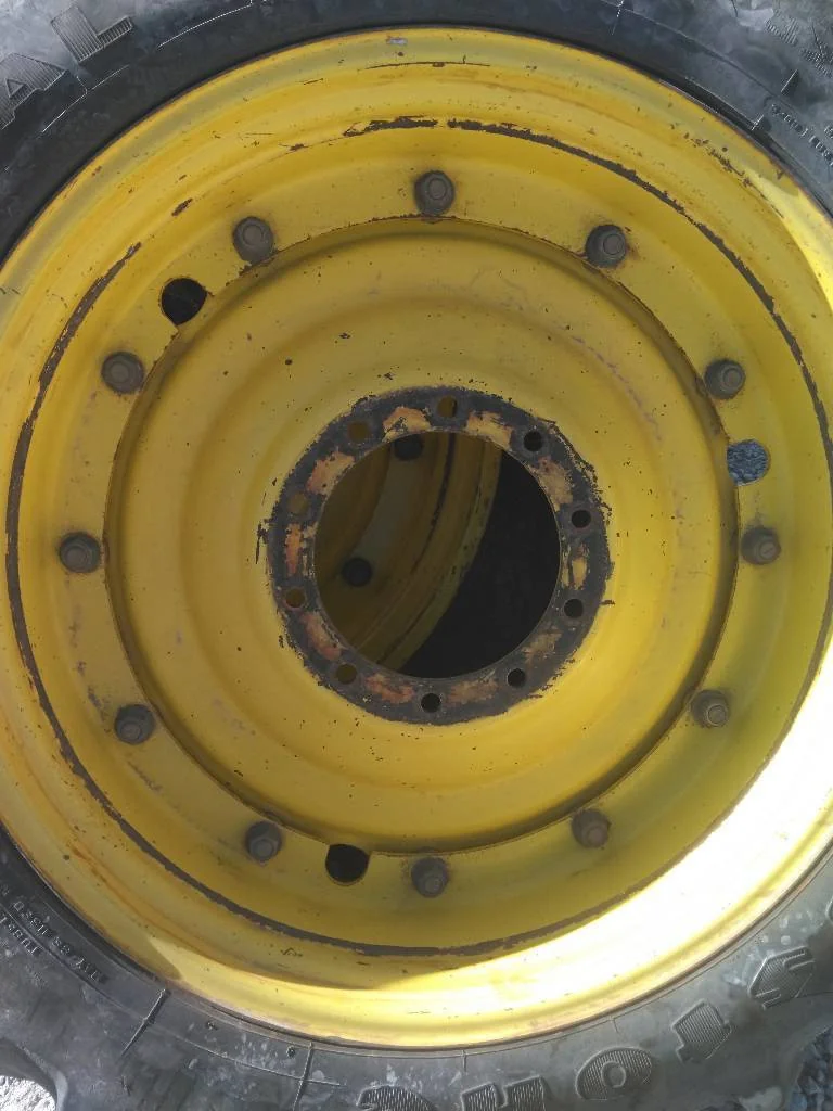Used 10 x 38 Titan (10-13.19-11.07) John Deere Rim & Rail With Disc (Mild rust Paint is poor) image 3
