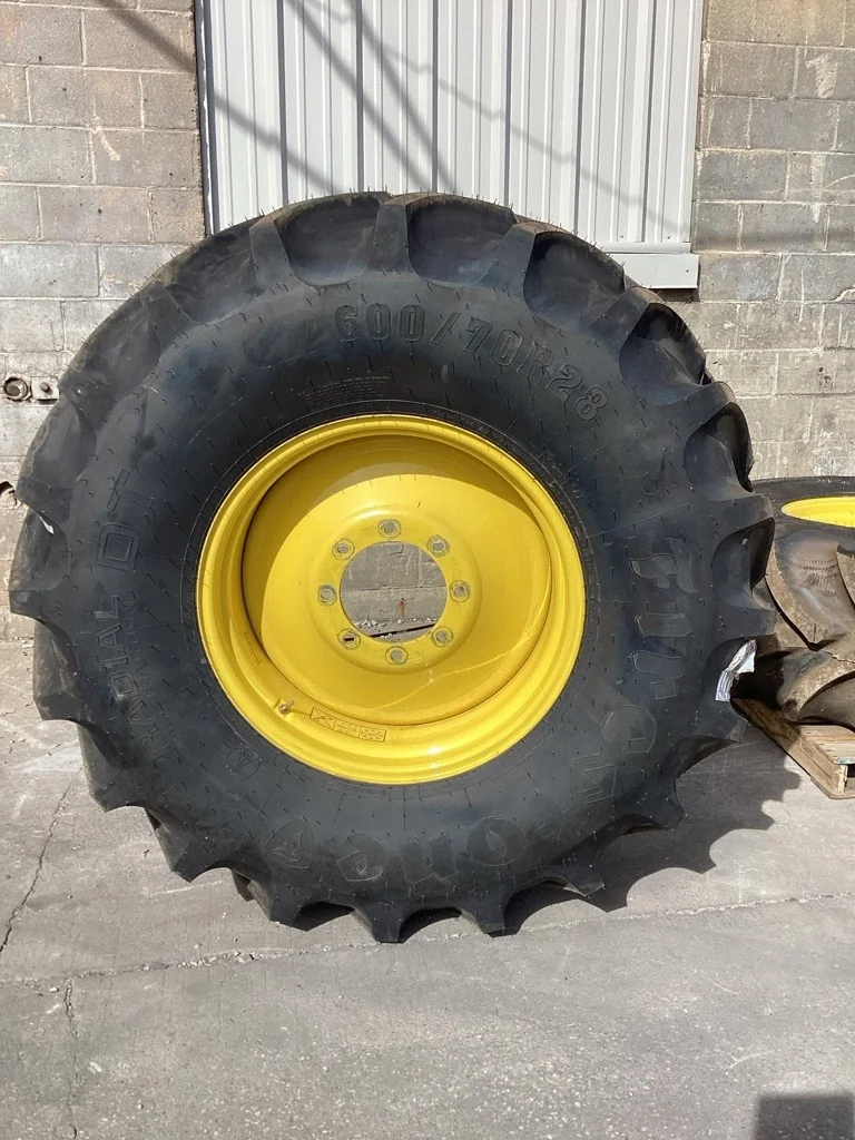 Take-Off 600/70R28 164B Firestone RAT DT TL R-1W 95-100% On 18 x 28 (8-10.82-8.78) JD Combine Wheel