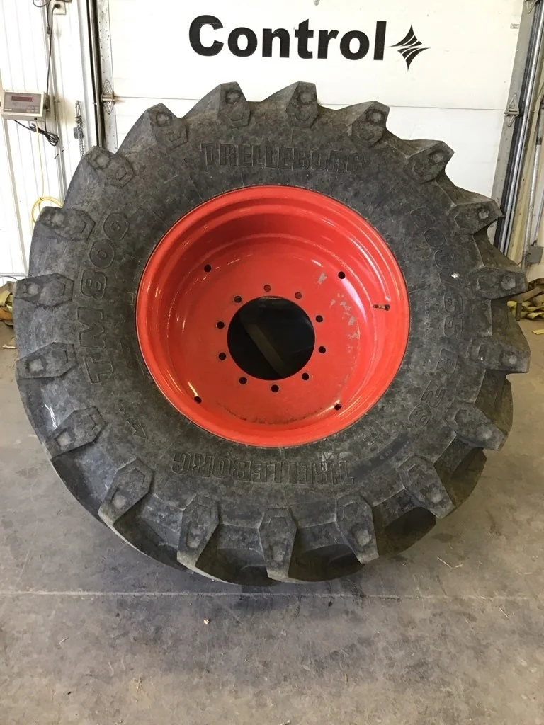 Take-Off 600/60R28 147D Trelleborg TM800 TL R-1W 95-100%On 18 x 28 (10-13.19-11.07) Solid Wheel