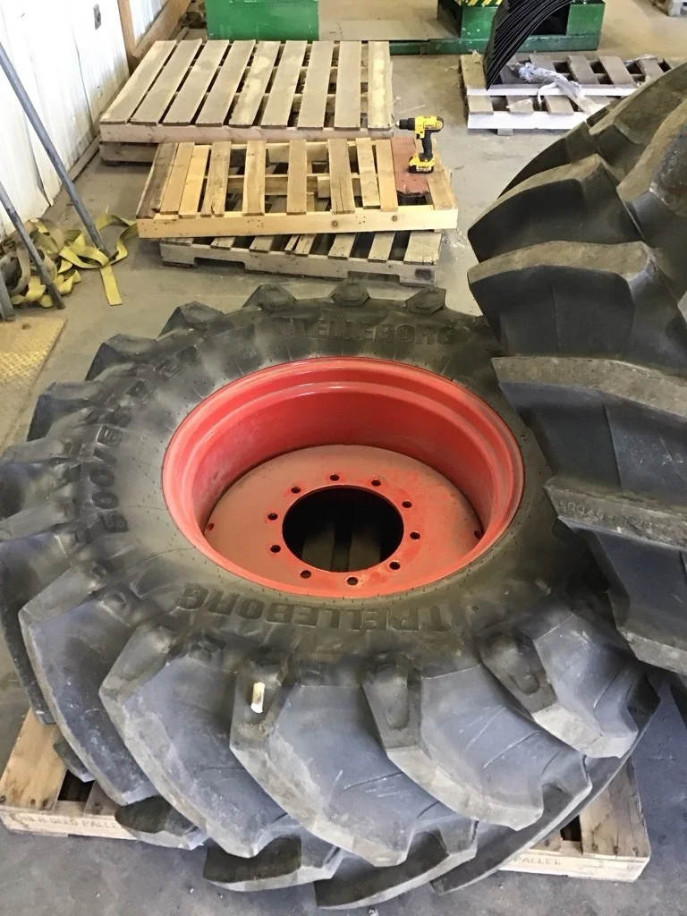 Take-Off 600/60R28 147D Trelleborg TM800 TL R-1W 95-100%On 18 x 28 (10-13.19-11.07) Solid Wheel image 3