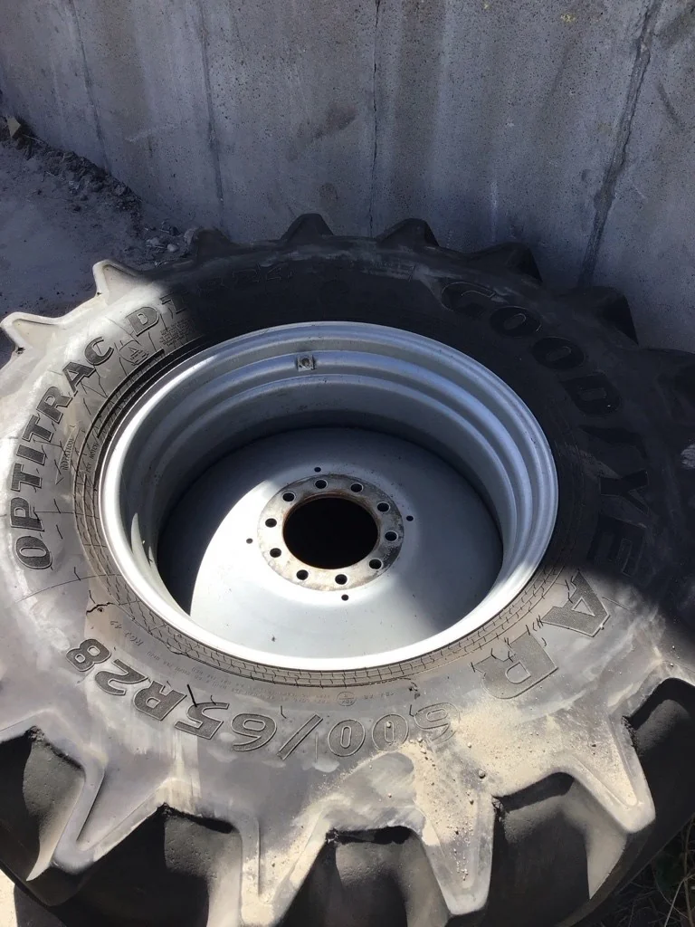 Used 600/65R28 151A8 Goodyear Optitrac DT824 TL R-1W 70-75% On 18 x 28 (10-8.858-6.92) Combine Wheel image 3