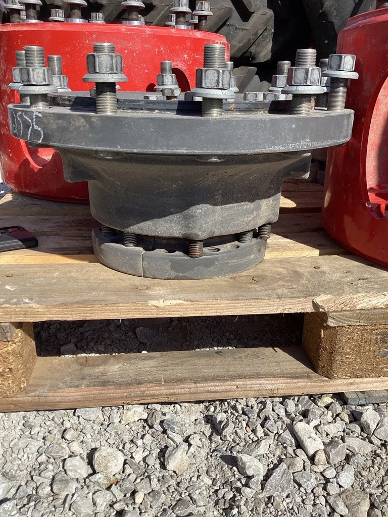 Used 5-3/4 12 Bolt Hub For Fendt Tractor (12-16-732-14.620) image 2