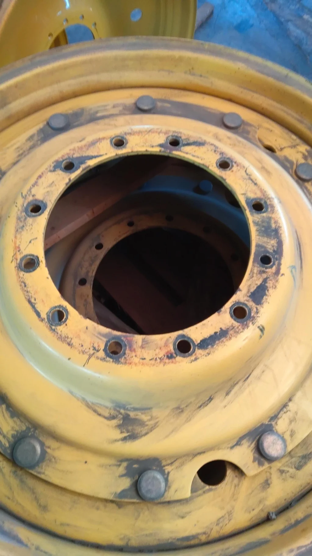 Used 10 X 42 12-16.732-14.640 Rim & Rail Yellow Wheel w/ Disc