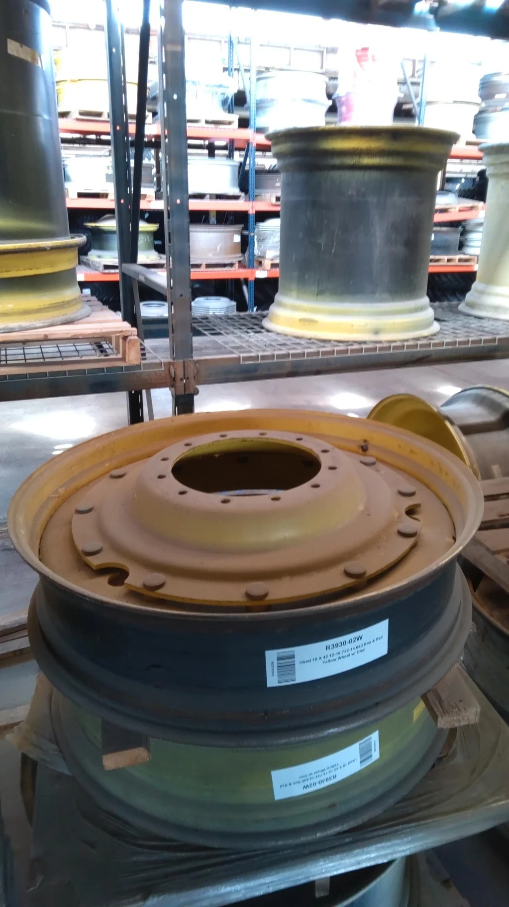 Used 10 X 42 12-16.732-14.640 Rim & Rail Yellow Wheel w/ Disc image 4