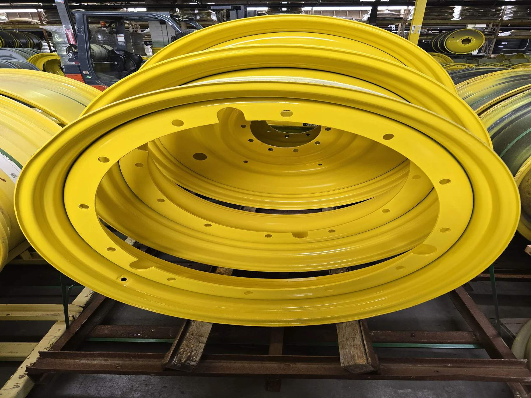 Refurbished 10 X 38 12-32.04-30.17-2.81l Rim & Rail Yellow Wheel