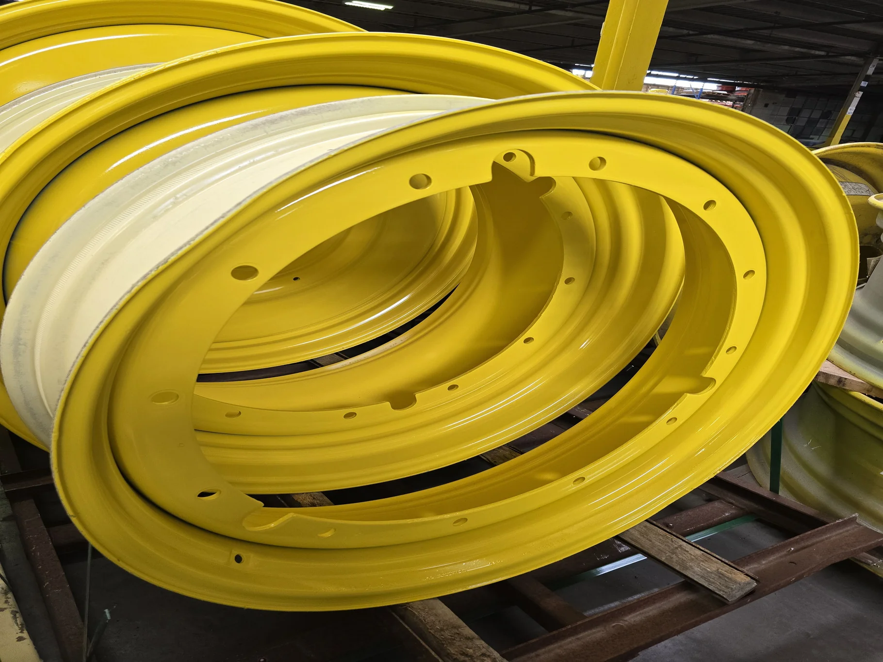 Refurbished 10 X 38 12-32.04-30.17-2.81l Rim & Rail Yellow Wheel image 2