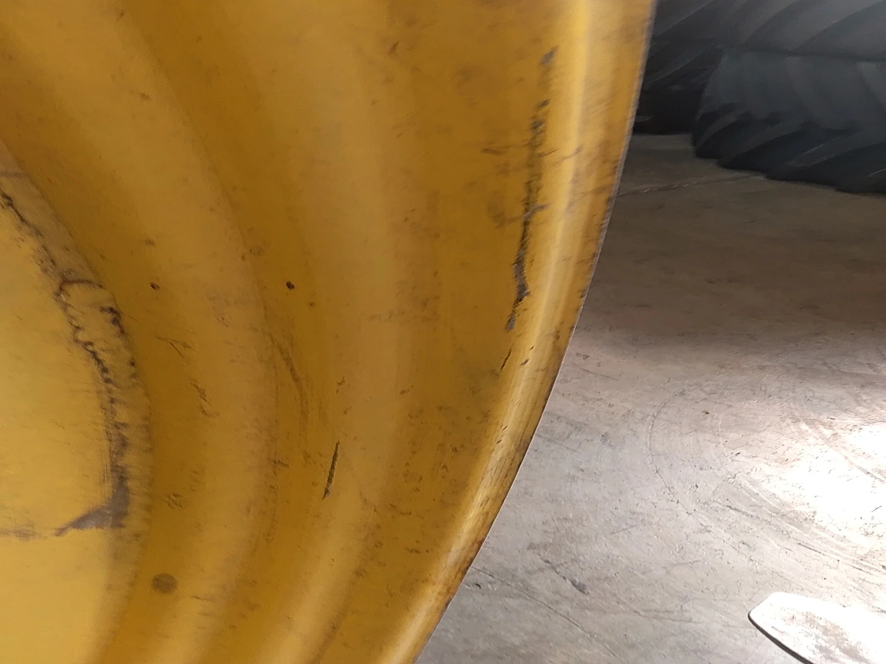 Used 10 X 50 12-31.625-29  Rim & Rail Yellow Wheel image 3