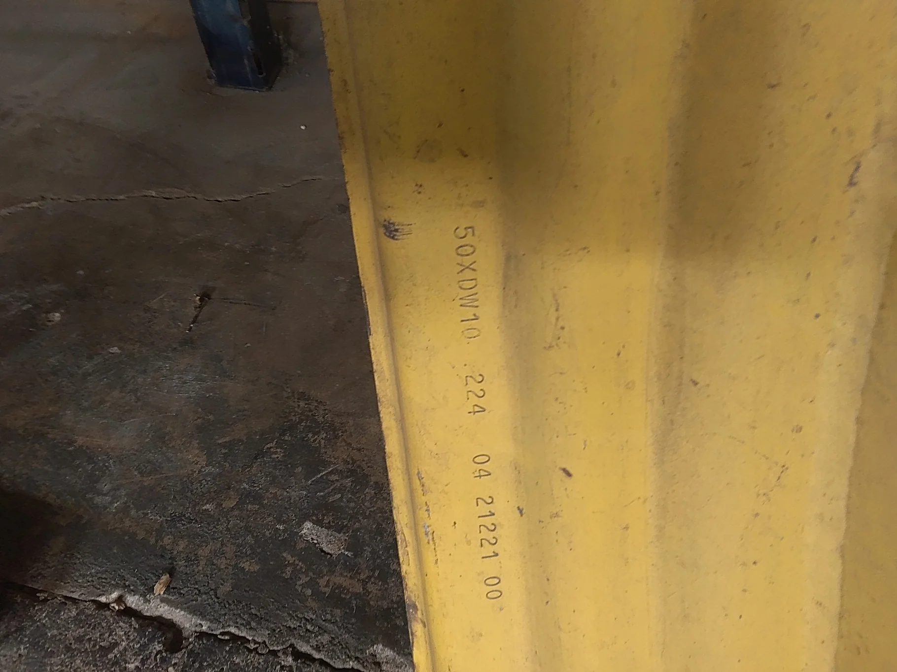 Used 10 X 50 12-31.625-29  Rim & Rail Yellow Wheel image 4