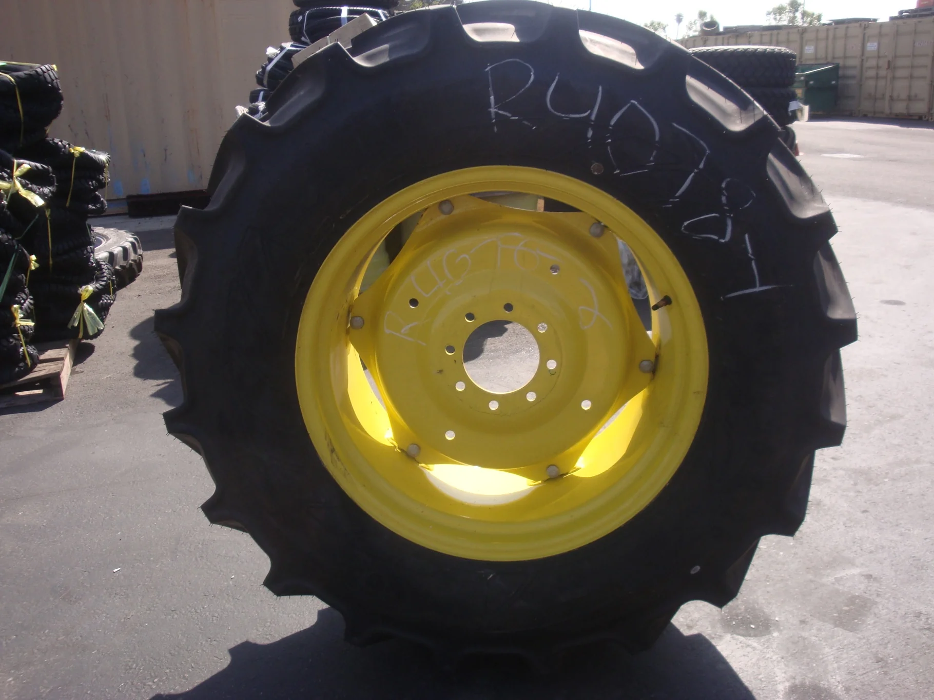 TAKE-OFF 15 X 28 6 CLAMP WHEEL W/ 8-8-6 DISC YELLOW