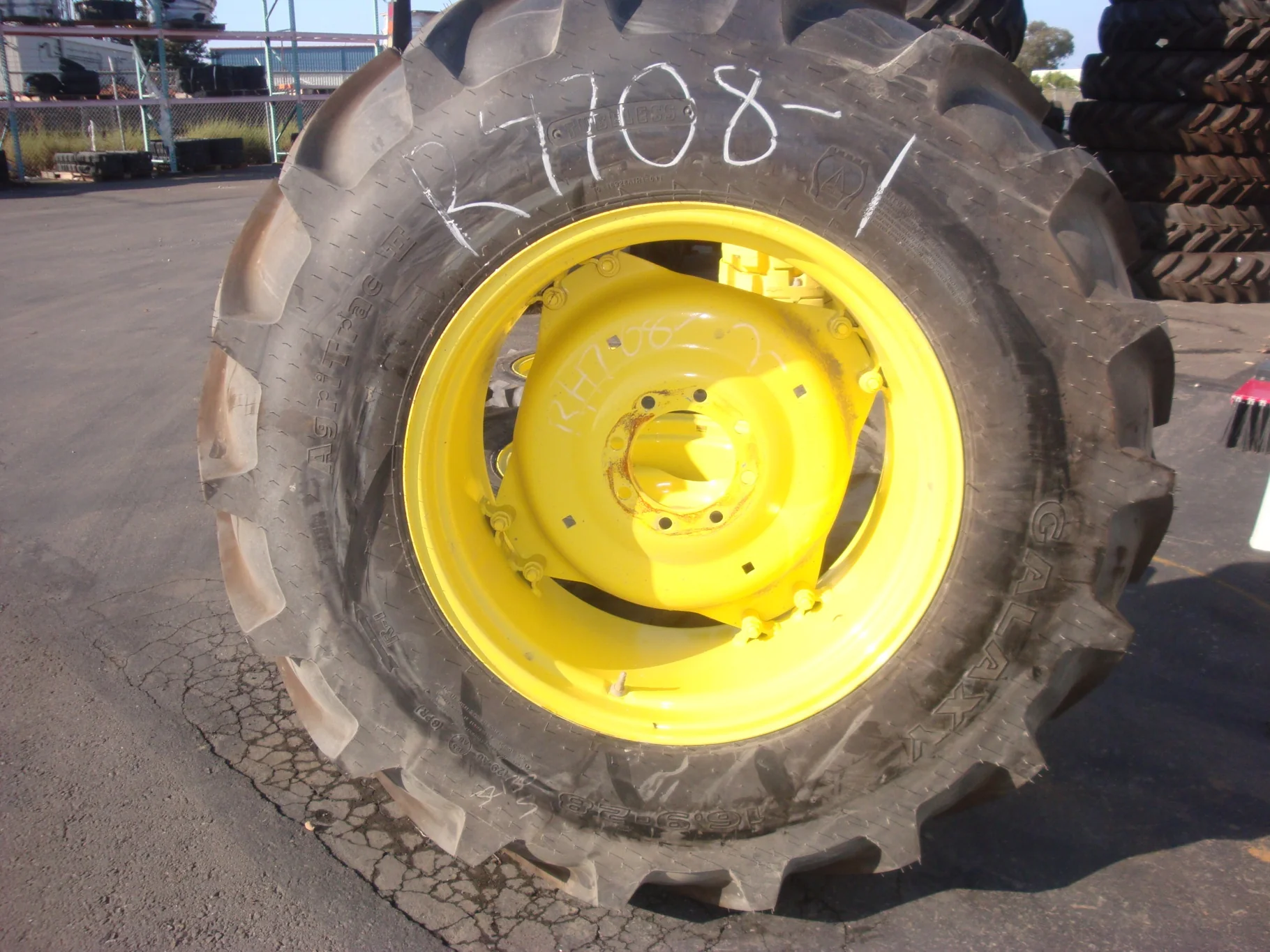 TAKE-OFF 15 X 28 WIL 4/2 CLAMP 8-8-6.0 YELLOW WHEEL