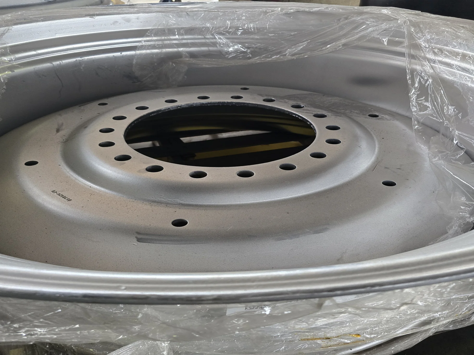 23 X 42 18-15.748-13.268 Dual Silver Wheel Refurb image 2