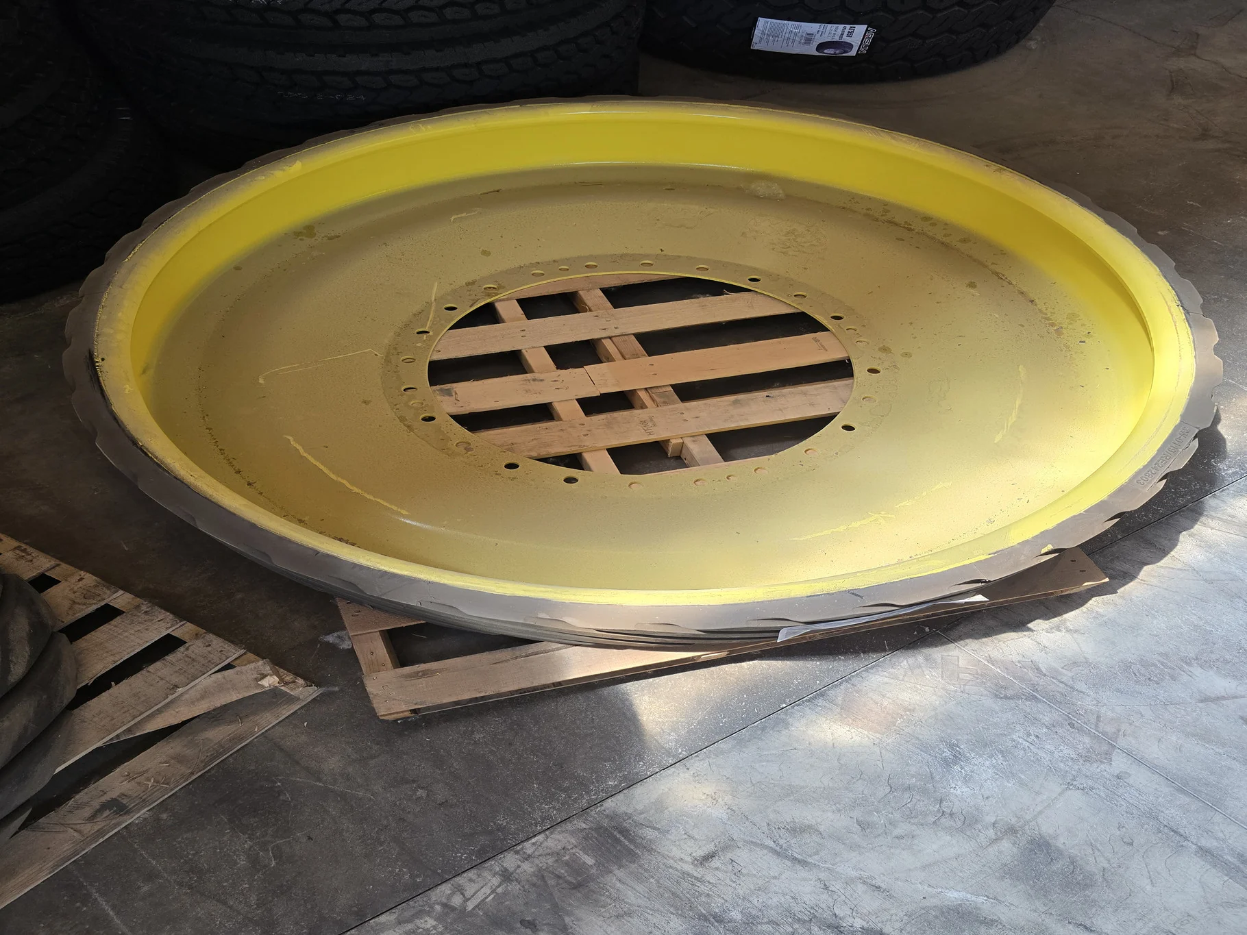 NEW TAKE-OFF OEM DRIVE WHEEL JD9030 JD9RT 8" WIDE POLY LEFT image 2