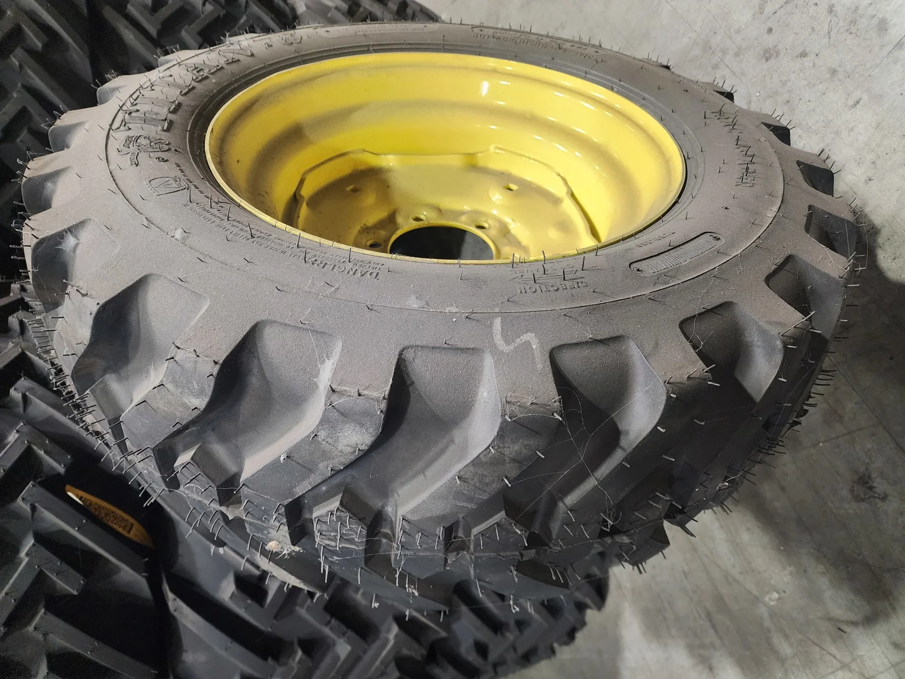 Take-Off 260/70-16.5 110A8 Titan Trac-Loader TL R-4 95-100% on 9 X 16.5 GKN 8-8-6 Solid Yellow Wheel image 2