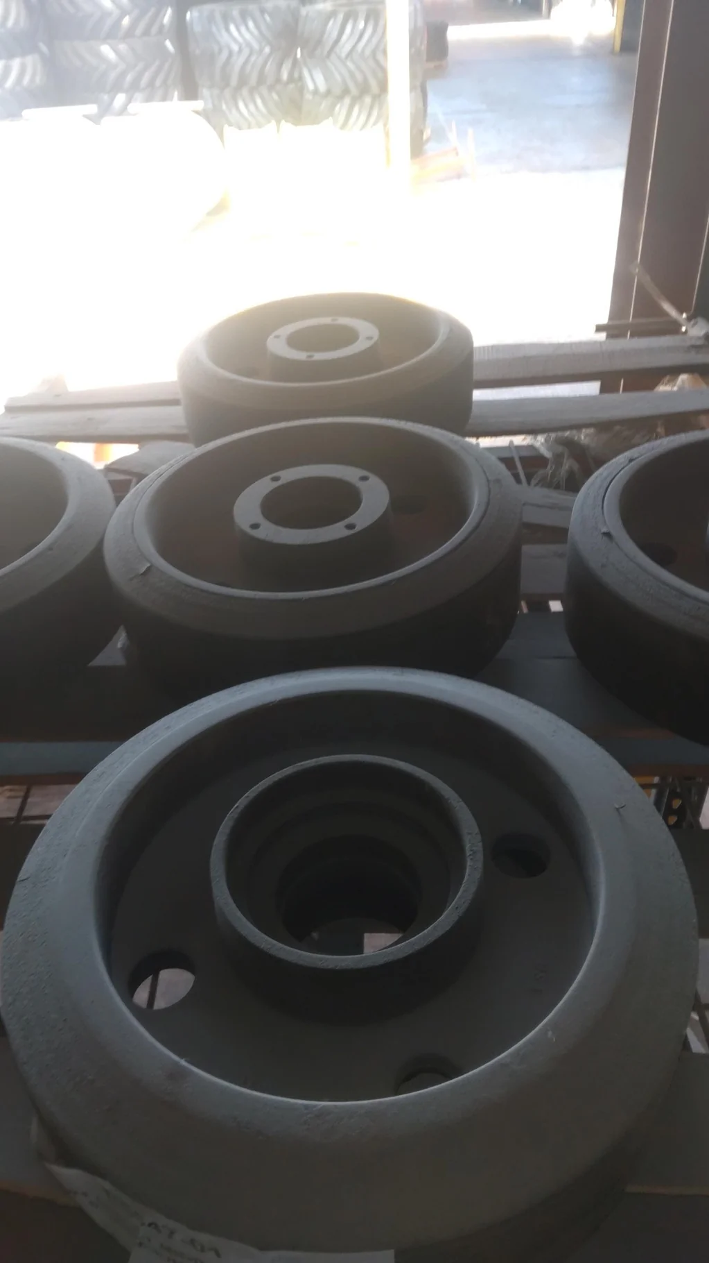TAKE-OFF REBUILT MIDROLLER JD8000T 5" HUB MOUNT RUBBER image 2