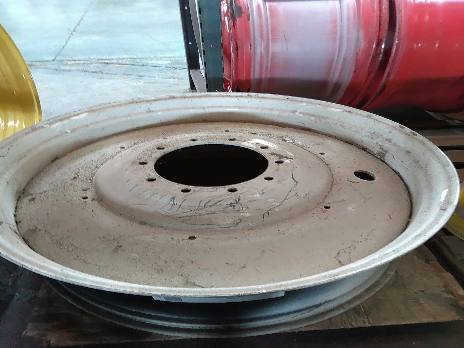 Used 18 X 42 10-13.19-11.07 Dual Off White Wheel image 8