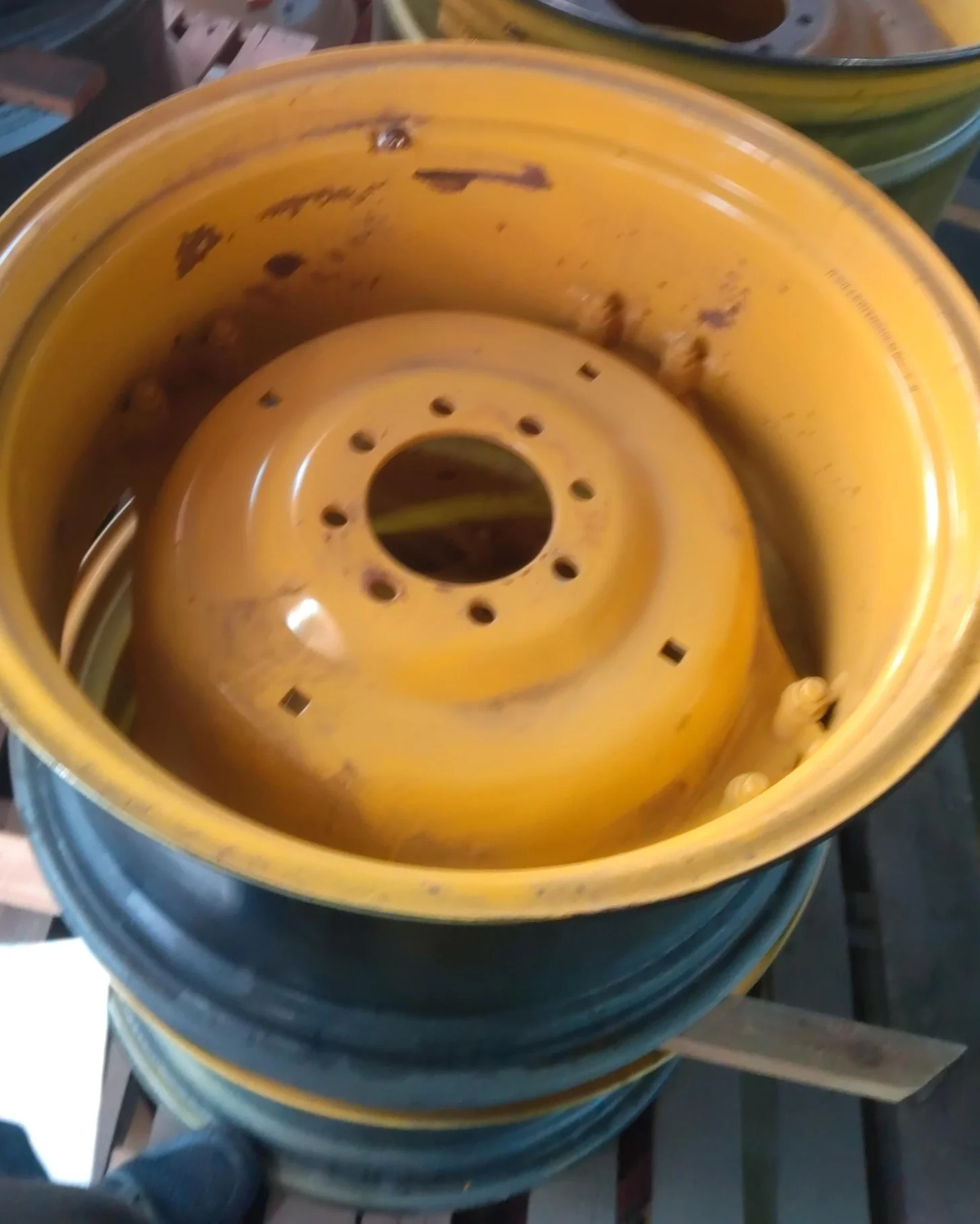 Take-Off 15 X 28 Moveero 8-8-6 4/2 Clamp Yellow Wheel image 2
