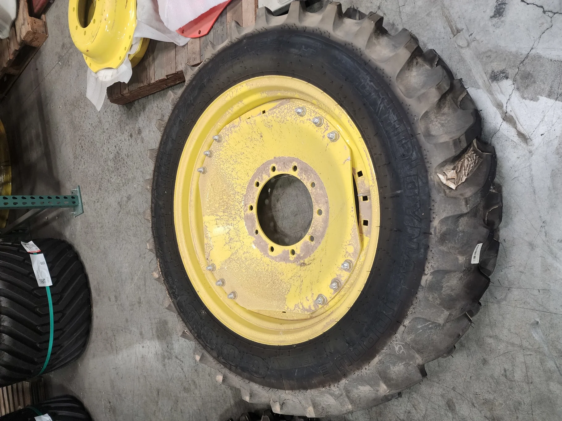 Take-Off 320/85R34 133B Goodyear Dyna Torque Radial TL R-1 95-100% on 10 X 34 10-13.19-11.07 3 Bolt