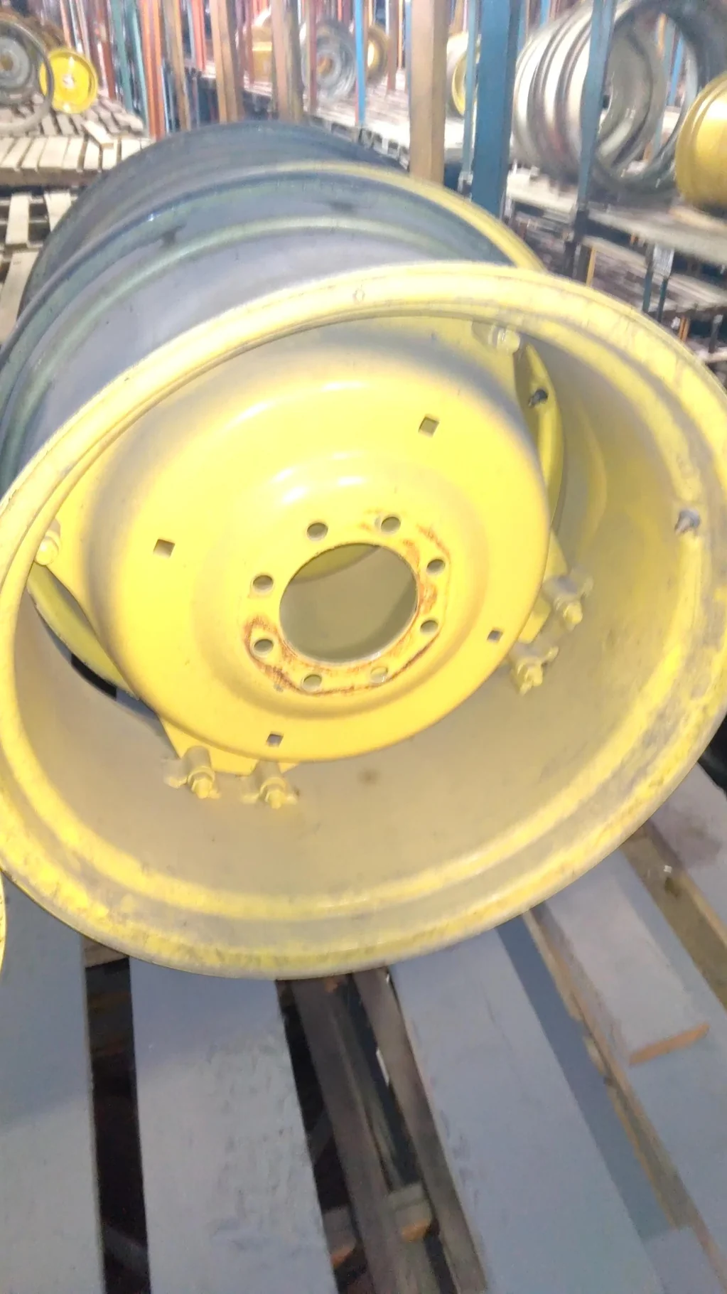 Used 15 X 28 8-8 -6 4/2 Clamp Yellow Wheel w/ Disc (Assembly)