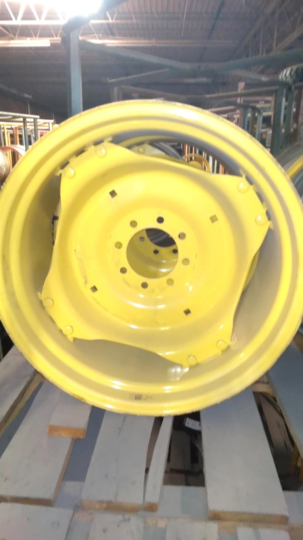 Used 15 X 28 8-8 -6 4/2 Clamp Yellow Wheel w/ Disc (Assembly) image 2