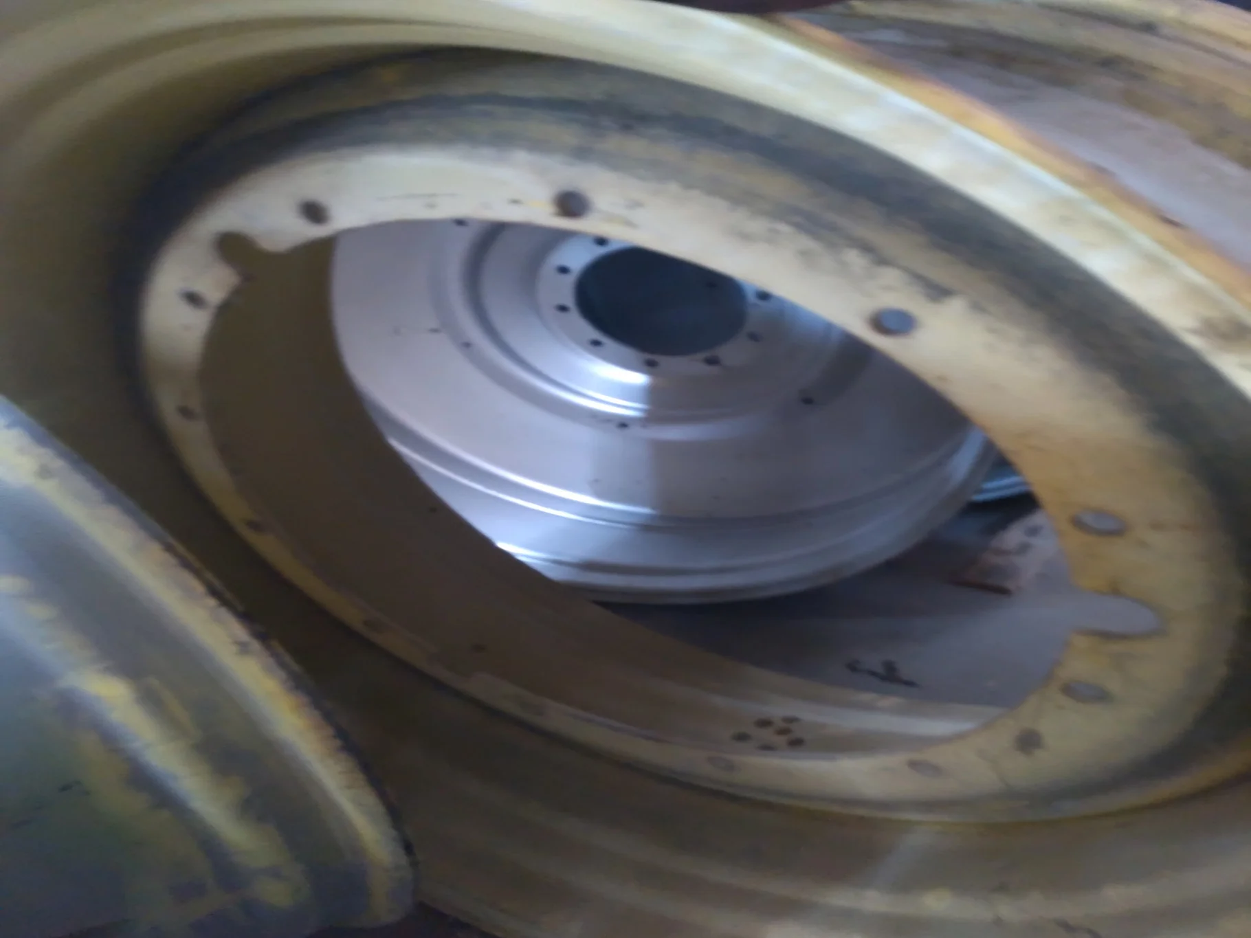 Take-Off 21 X 46 12-32.04-30.17-2.81I Rim & Rail Yellow Wheel image 4