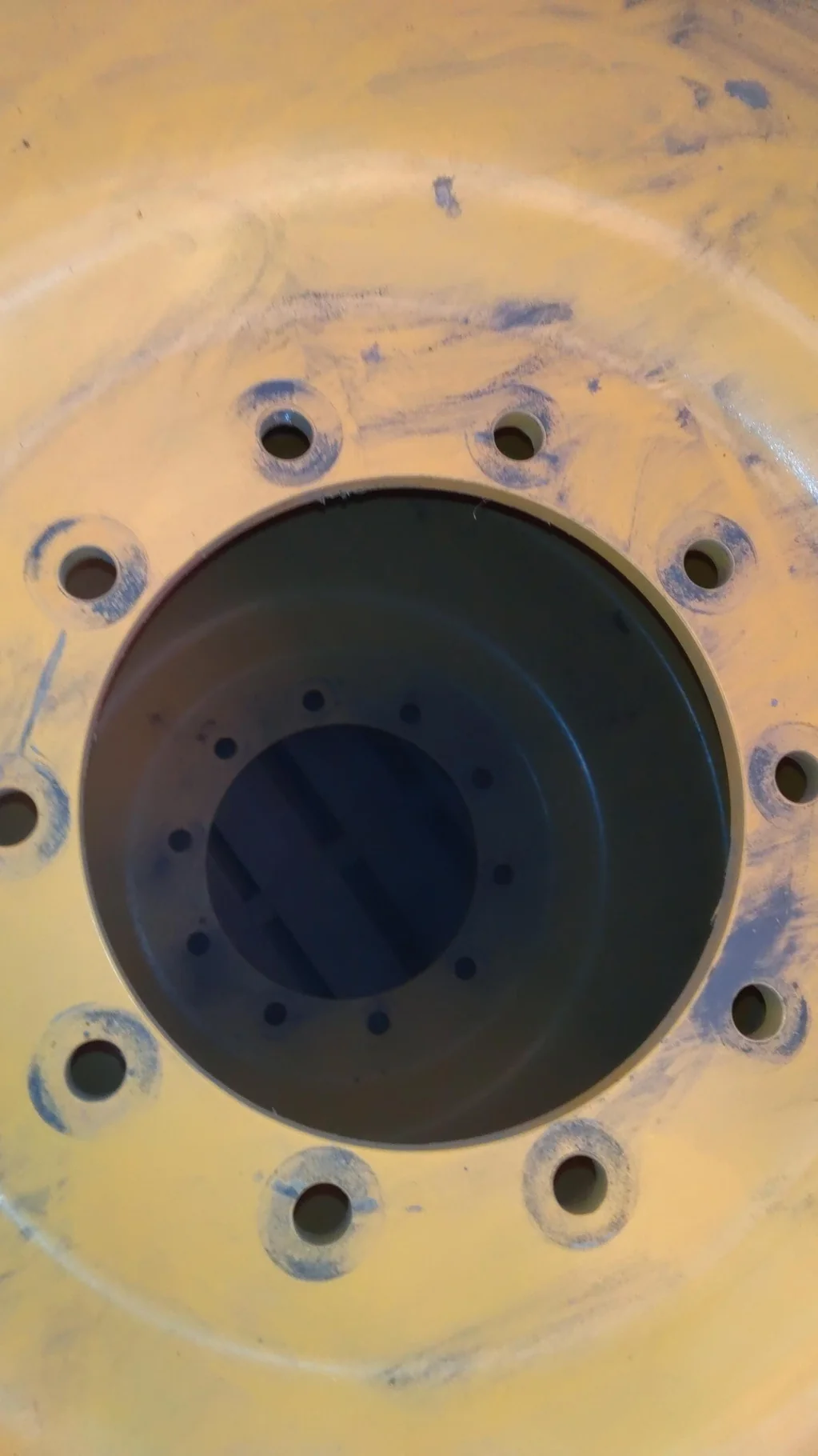 Take-Off 23 X 38 GKN 10-13.19-11.07 Dual Yellow Wheel