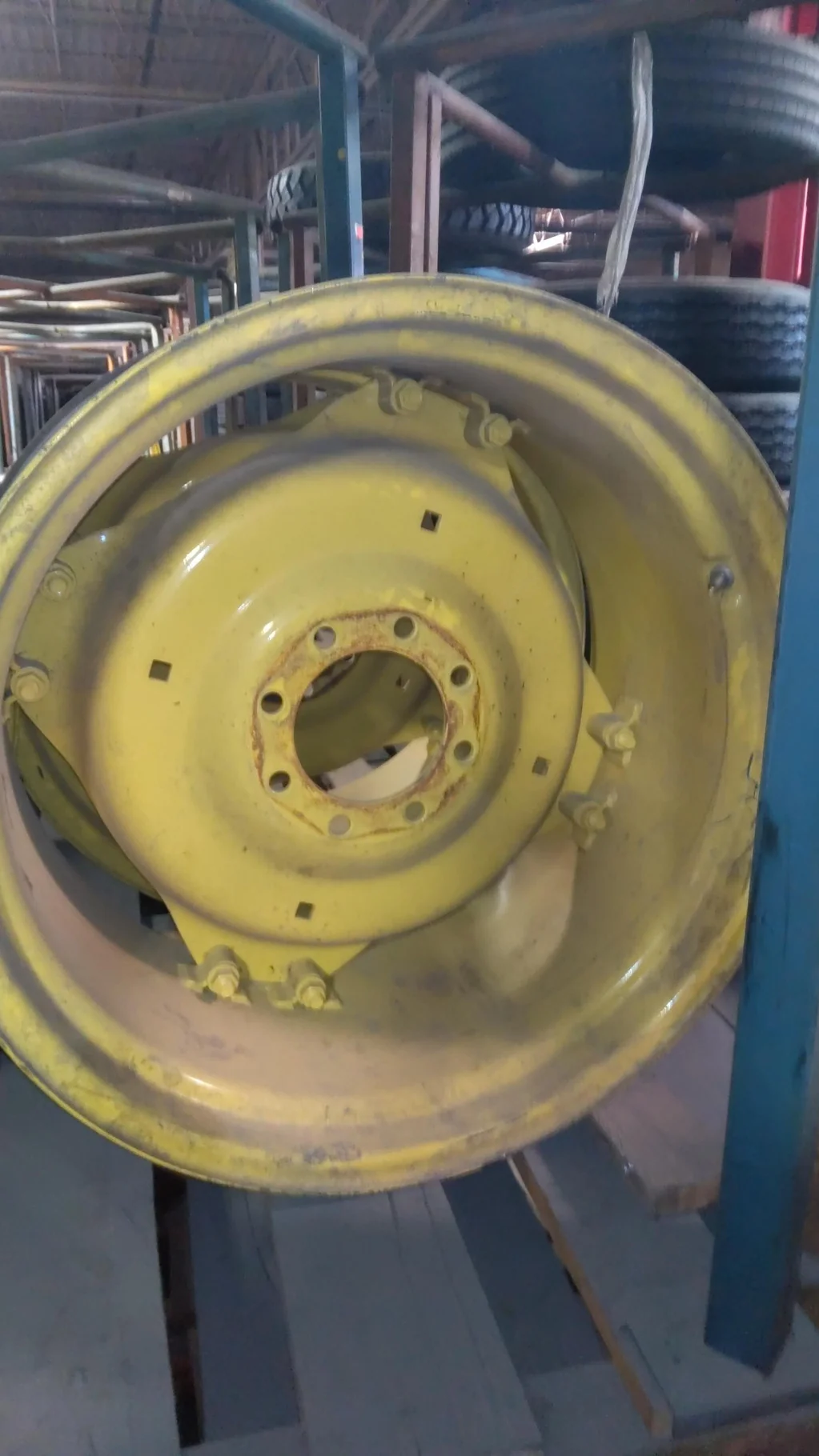 Used 15 X 28 8-8-6 4/2 Clamp Yellow Wheel w/ Disc (Assembly)