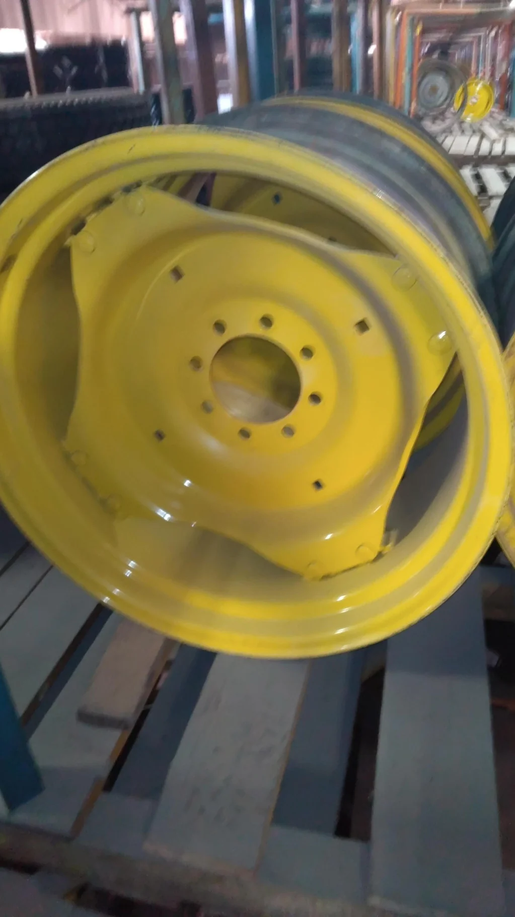 Used 15 X 28 8-8-6 4/2 Clamp Yellow Wheel w/ Disc (Assembly) image 2