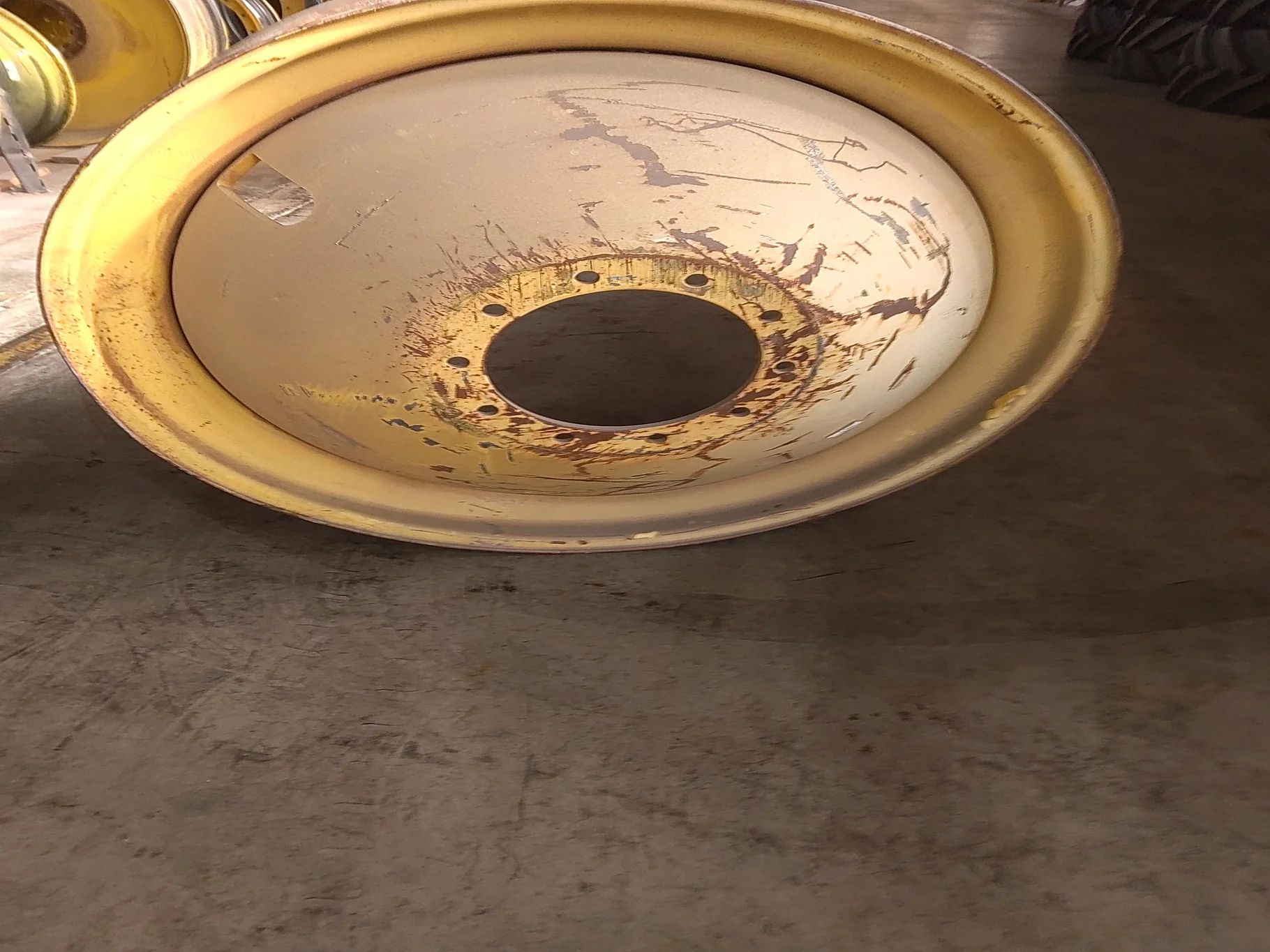 USED 16 X 42 10-13.187-11.07-12.4 (OUTSIDE) DOLLY DUAL YELLOW WHEEL